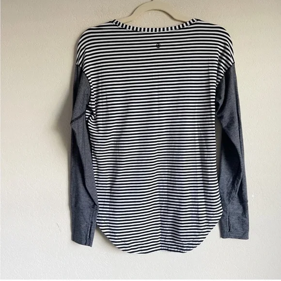 Lululemon weekend stripe black white gray long sleeves curve hem - Picture 2 of 3